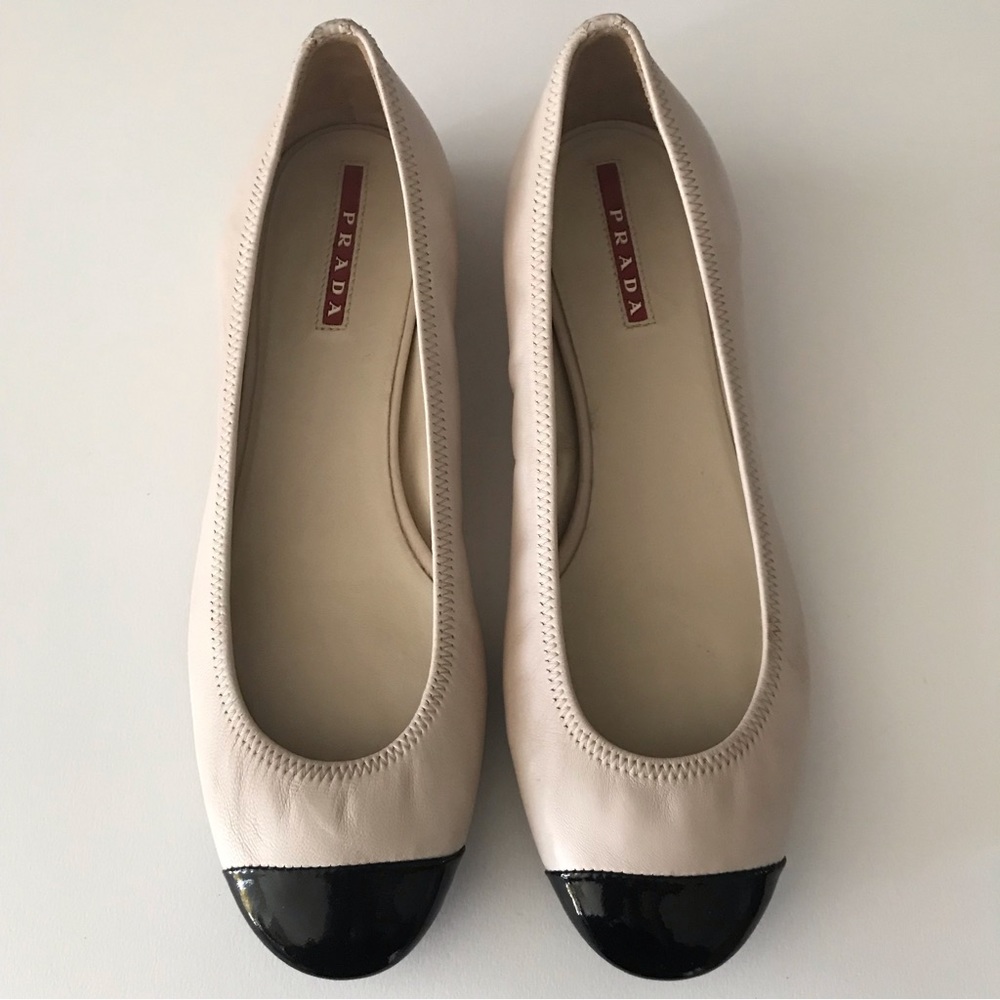 NWOT Prada Beige/Black Leather and Patent Cap Toe Ballet Flats. Size 36